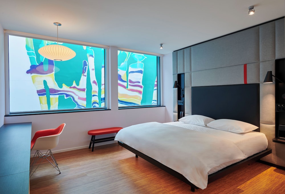 ROOM, KING BED, ACCESSIBLE