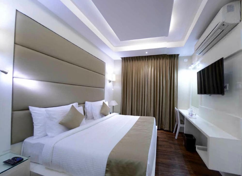 Clarks Inn Srinagar (Ex Hotel Spring Hills) 13/50