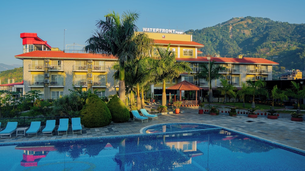 Waterfront Resort 5/50