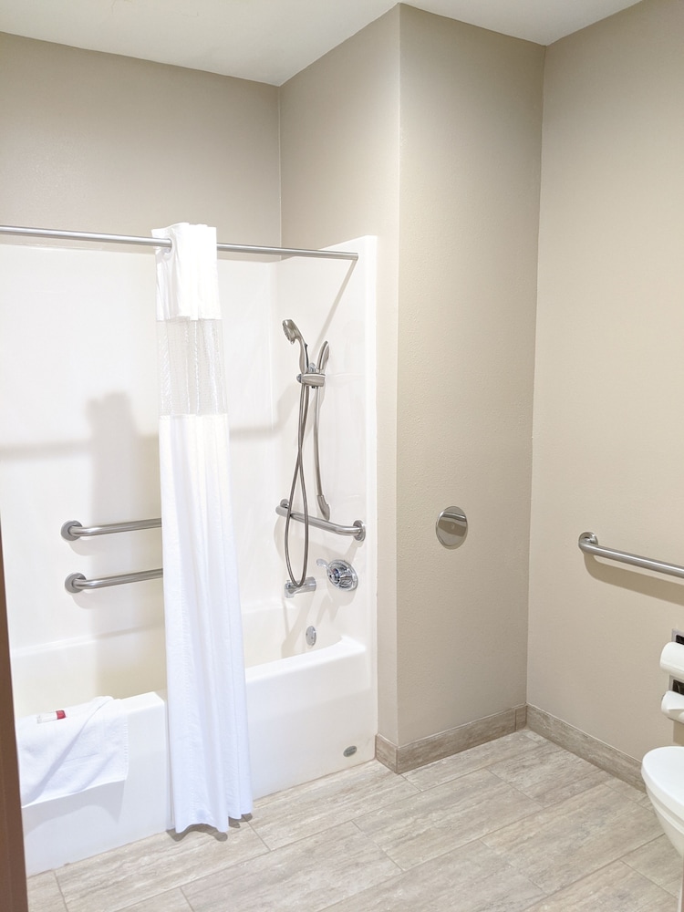 Baymont by Wyndham Rockford 7/36