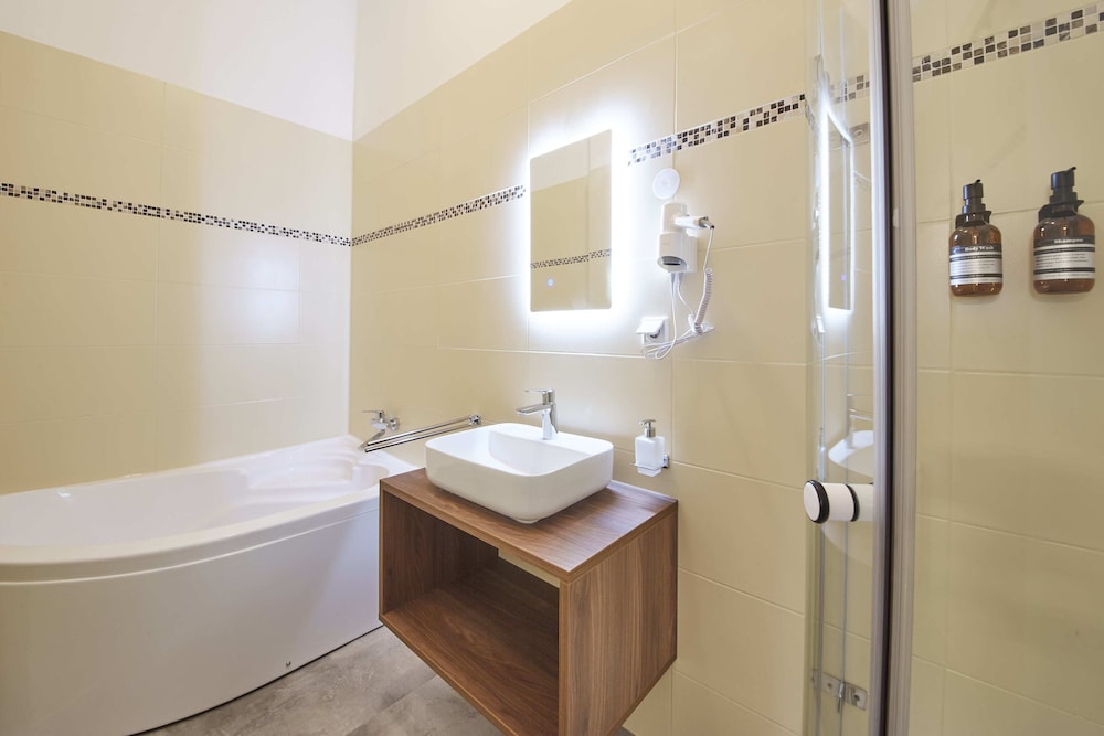 Nove Boutique Apartments 44/50