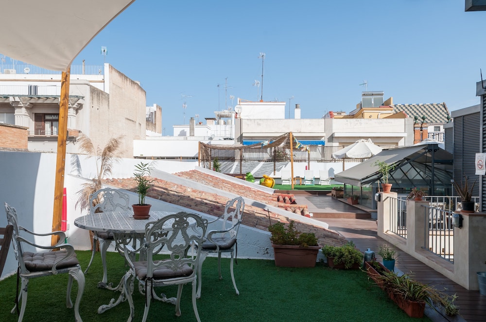 The Nomad Hostel 73/77