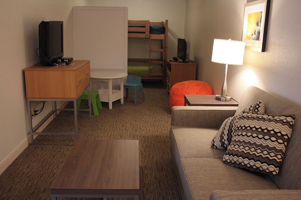Holiday Inn Express Munising-Lakeview 54/68