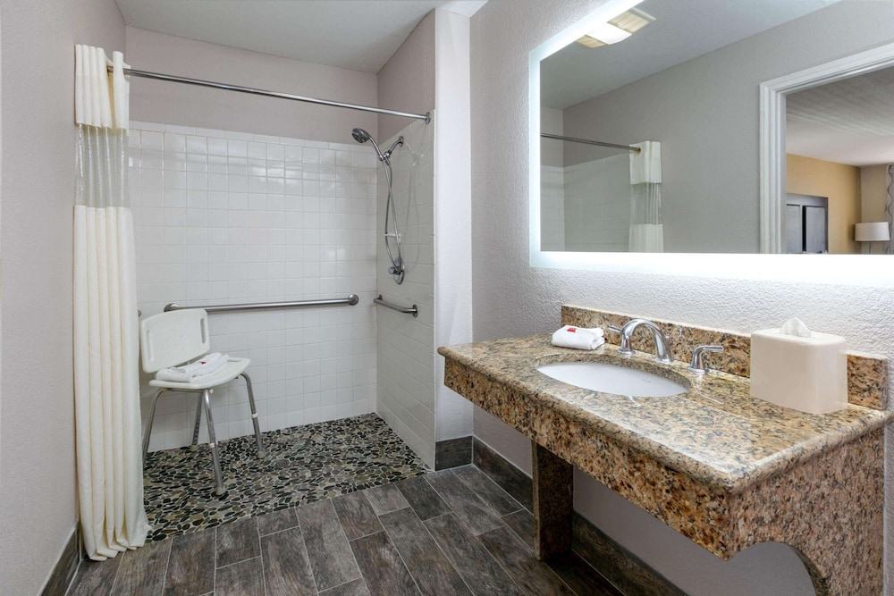 Days Inn By Wyndham Granbury 23/49