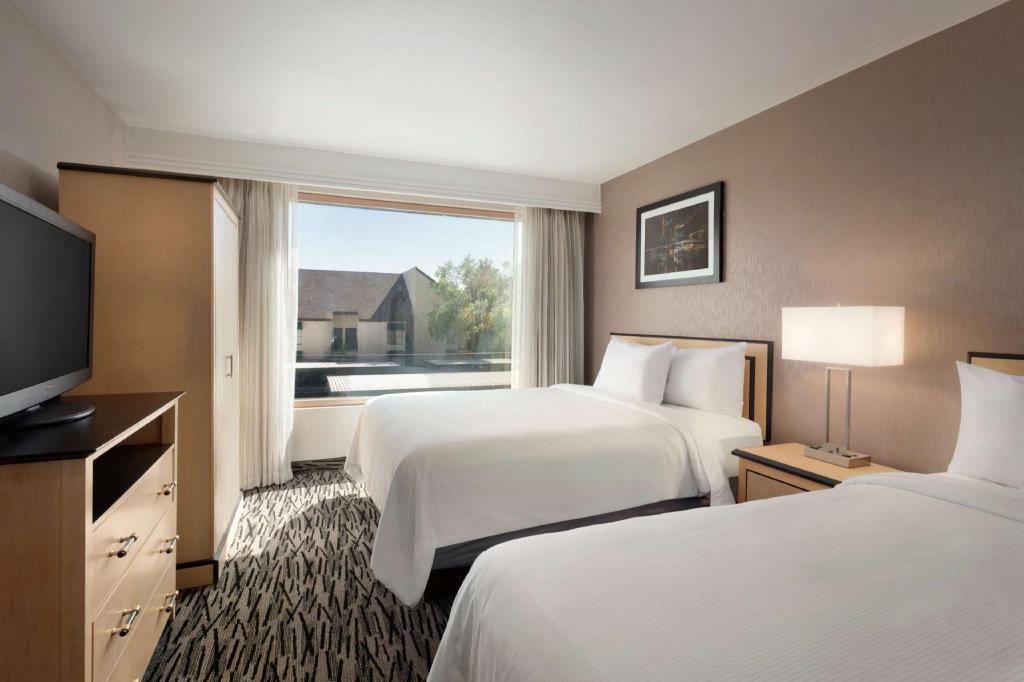 CONFERENCE, 3 ROOMS, SUITE, 2 QUEEN BEDS