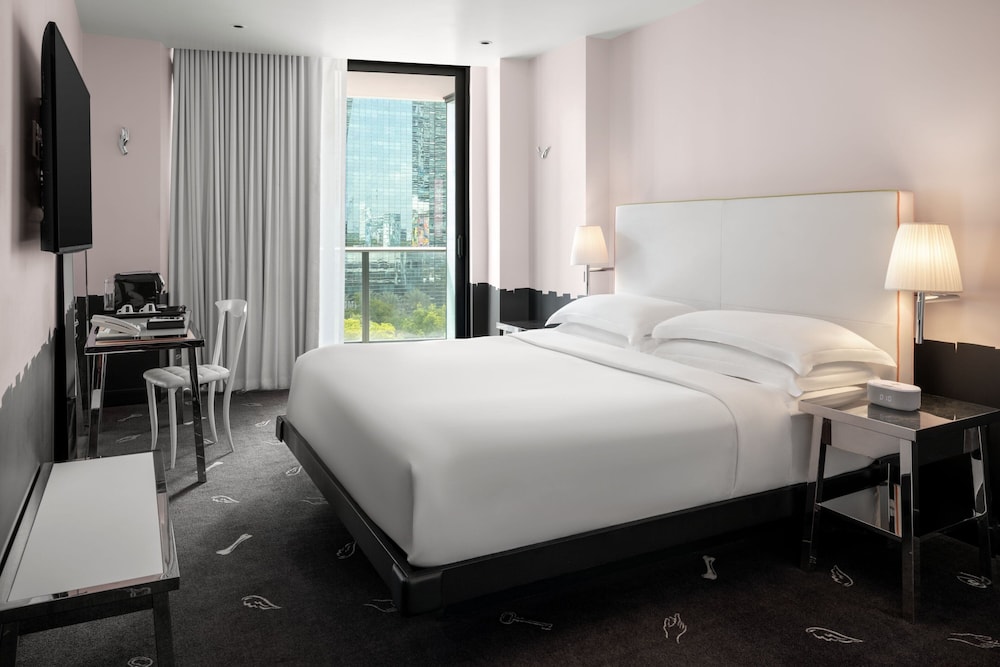Dua Miami, Autograph Collection 15/68