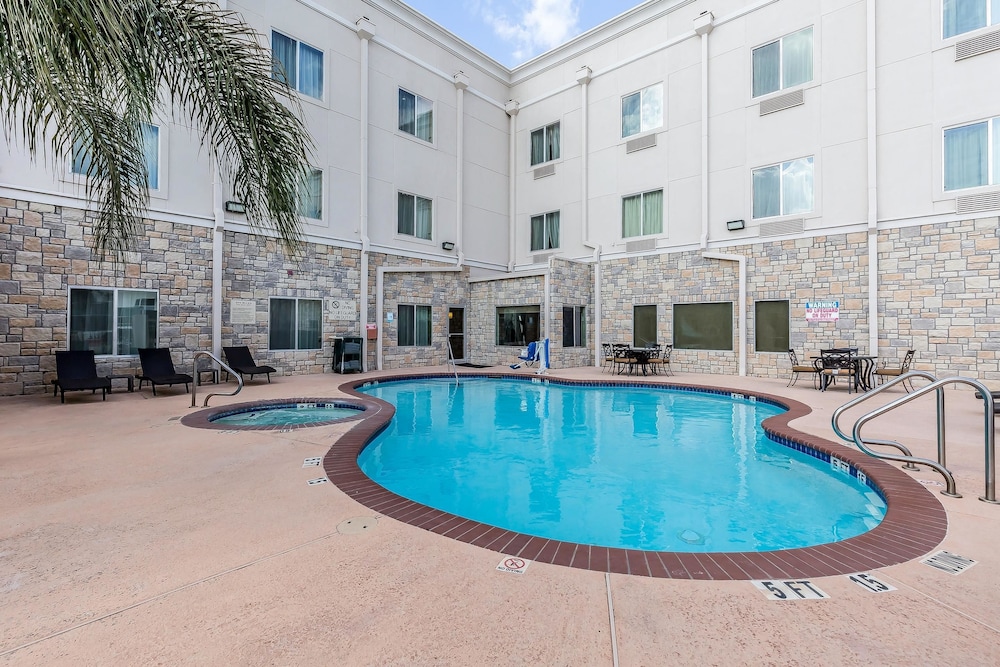 Comfort Suites Houston IAH Airport - Beltway 8 photo1
