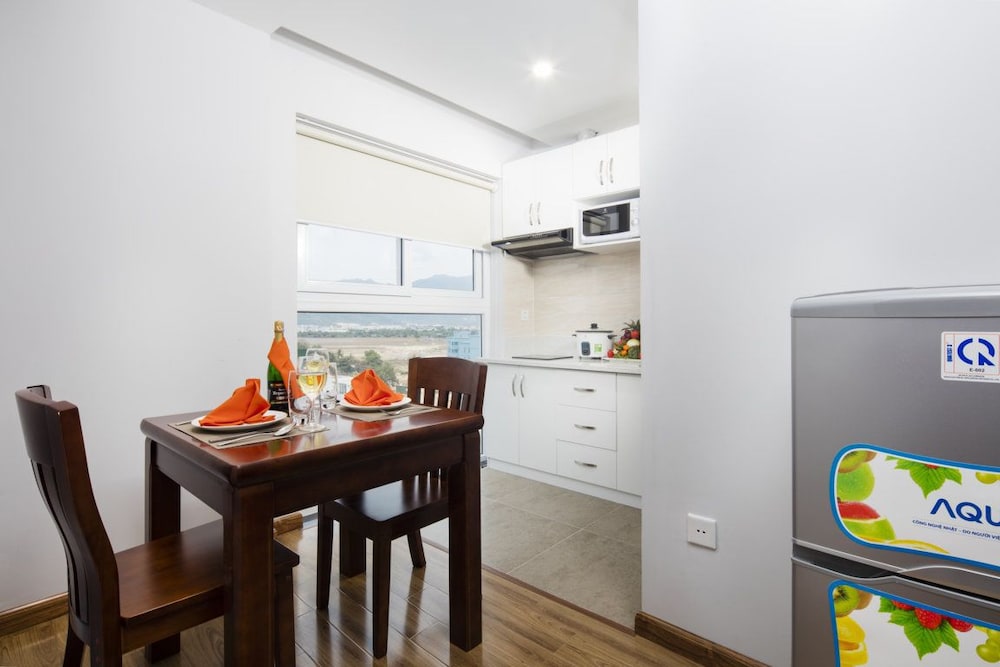 Maple Leaf Hotel & Apartment 65/75