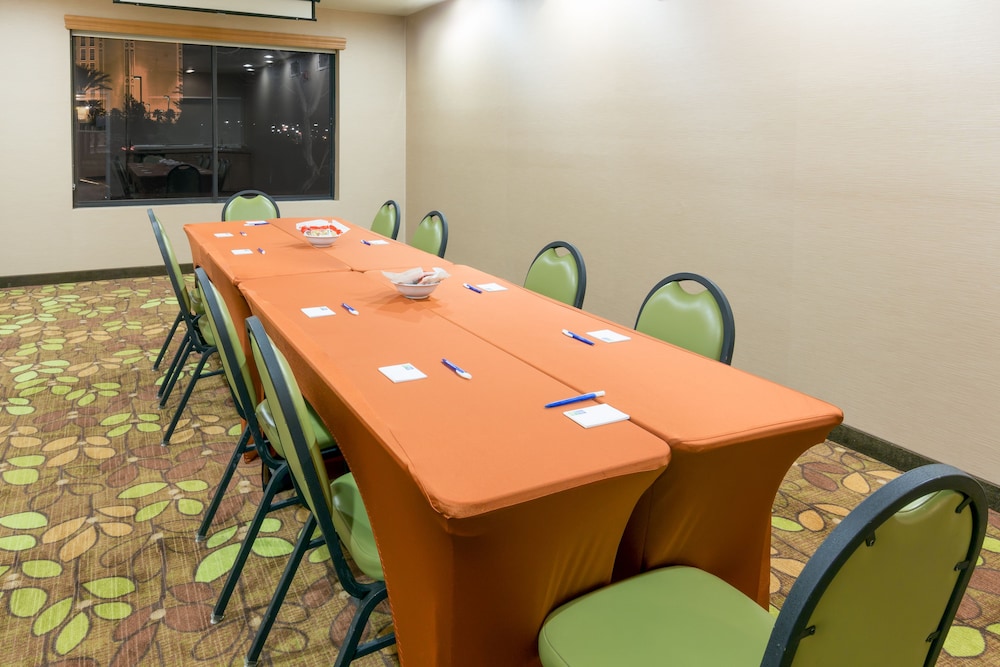 Holiday Inn Express Hotel & Suites Henderson 60/71