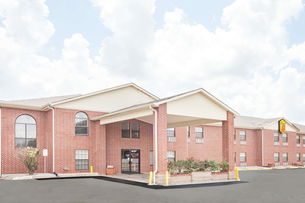 Super 8 by Wyndham White Hall 1/23