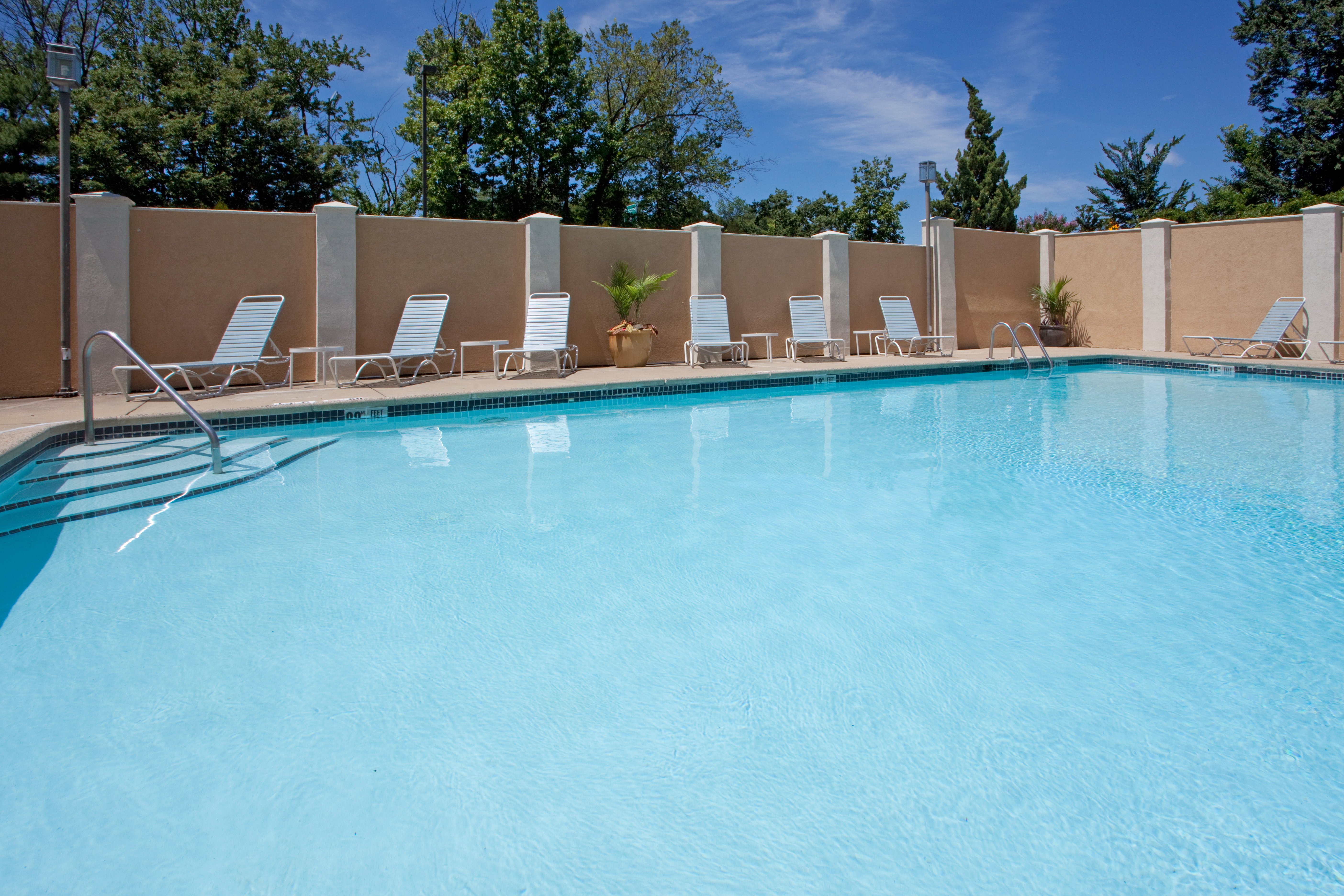 Holiday Inn Express Washington Dc East Andrews Afb 38/56
