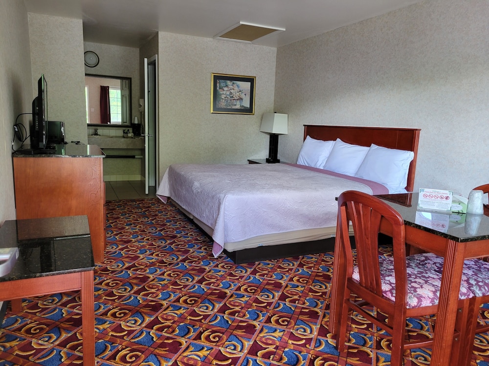 Atrium Inn 23/42