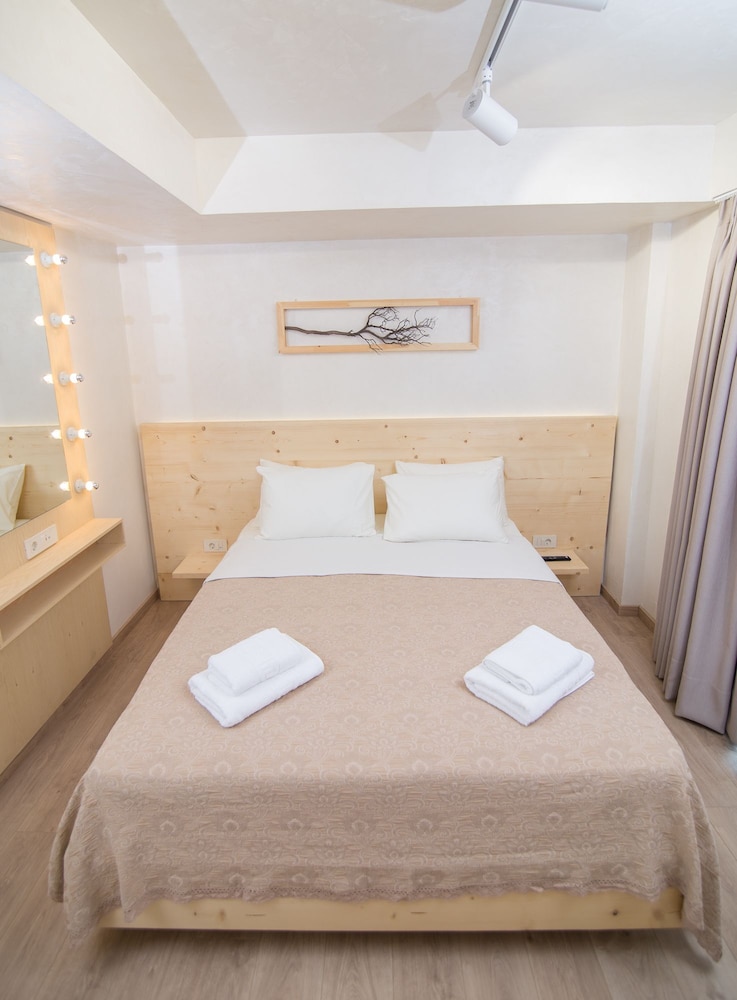 Panellinion Luxury Rooms 30/41