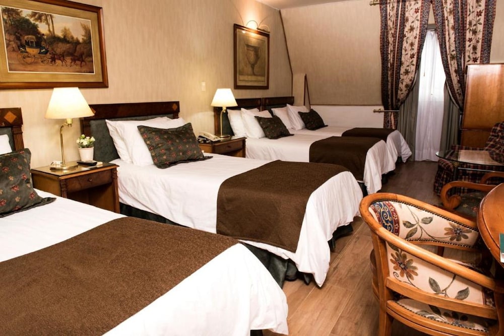 ROOM, QUADRUPLE