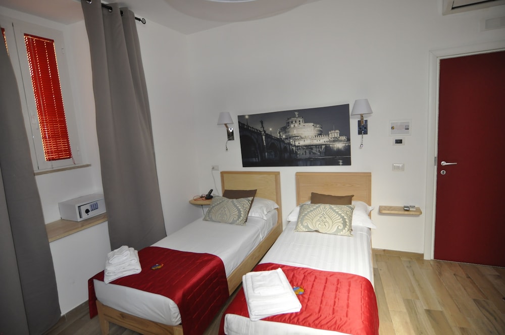 Flatinrome Deluxe Rooms 24/50