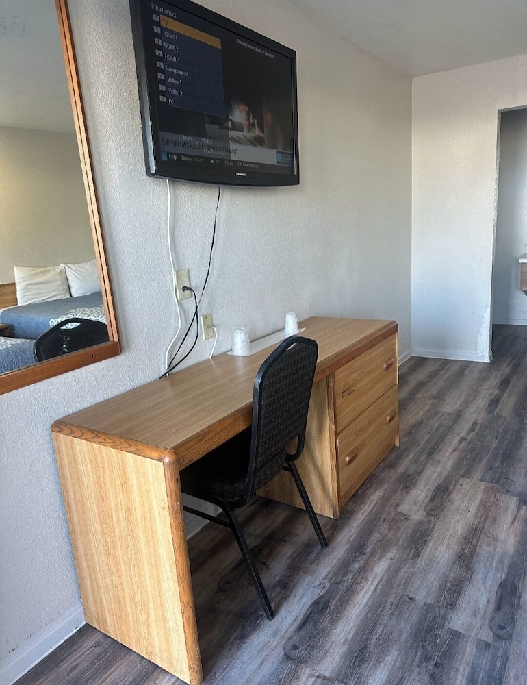 Best Economy Inn n Suites 54/67