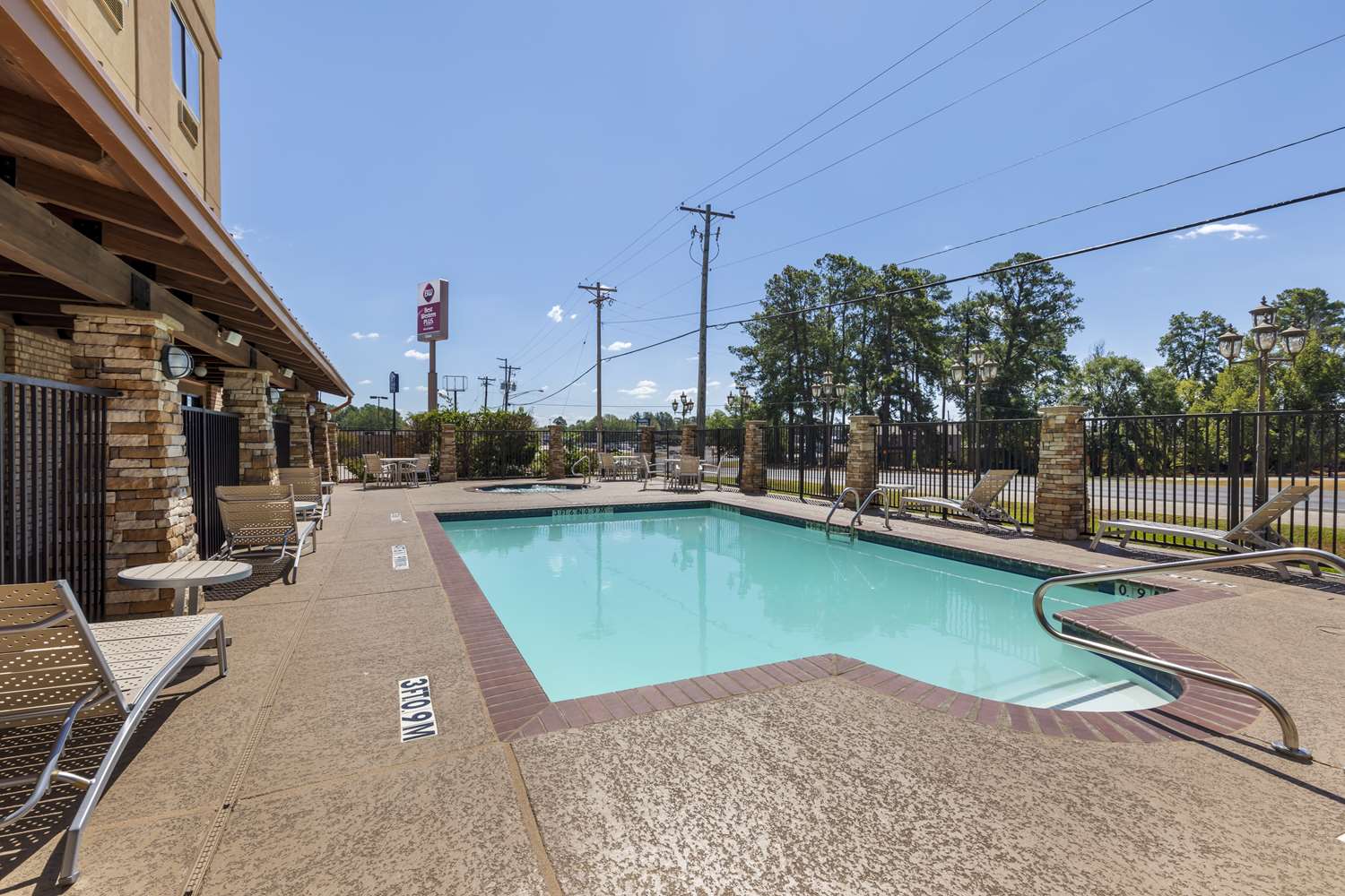 Best Western Plus Classic Inn And Suites 13/14