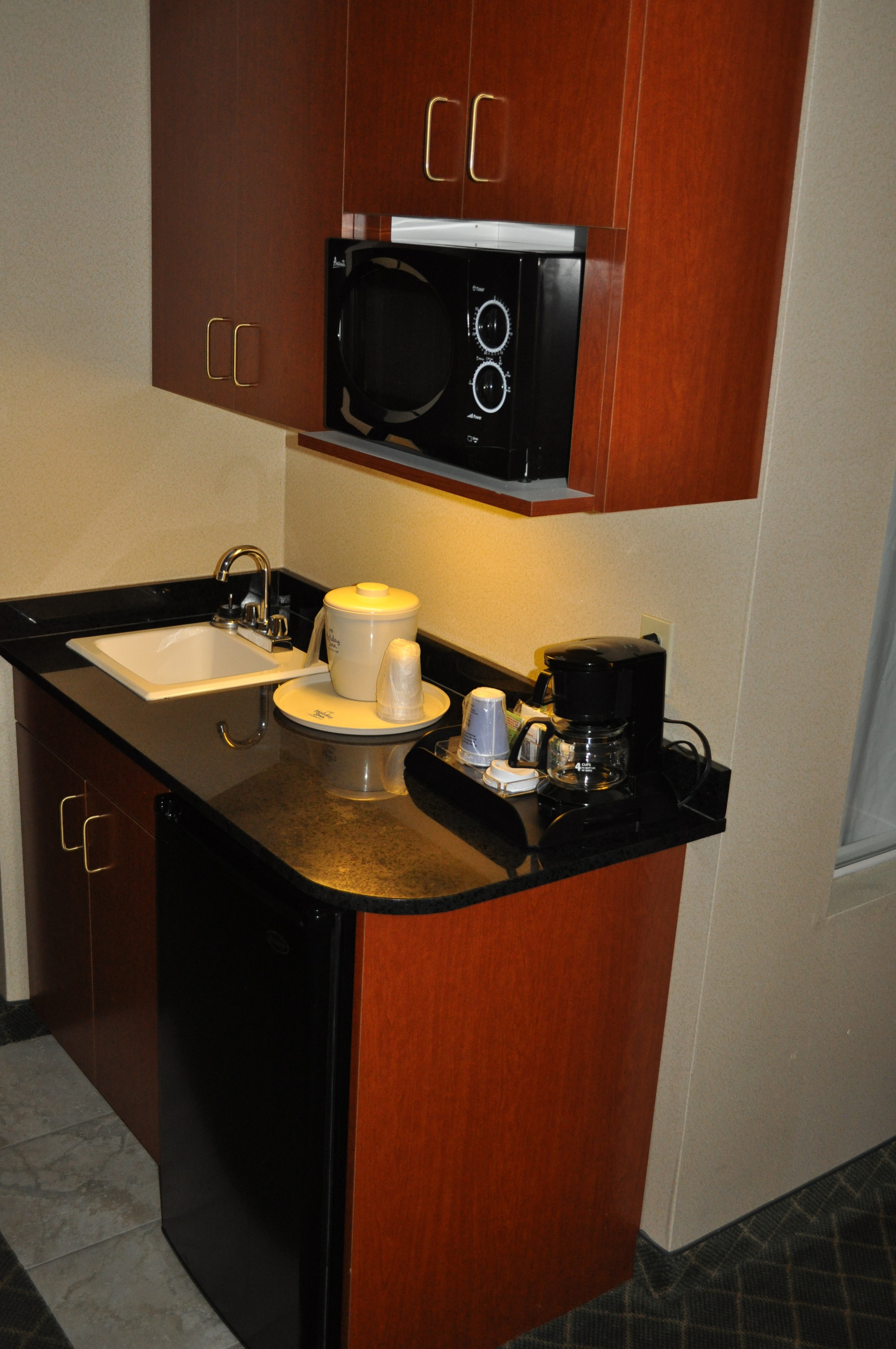 Holiday Inn Express Hotel Suites Kent State University 11/69