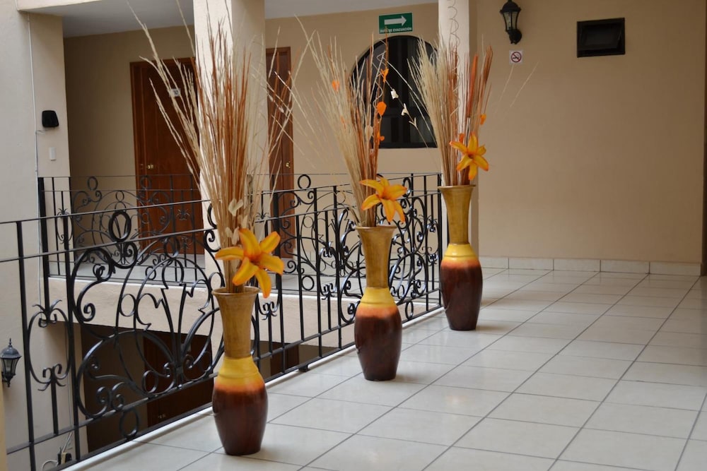 HOTEL CONQUISTADORES 26/35
