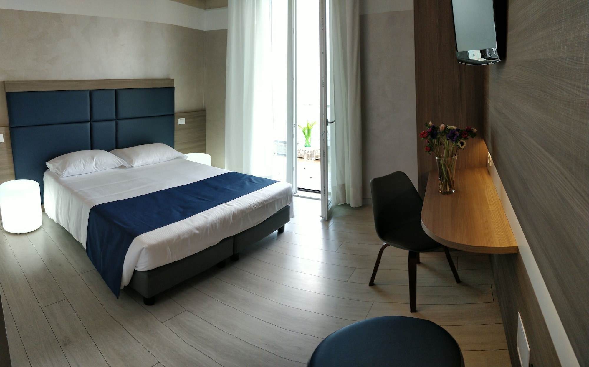 ROOM, DOUBLE BED, LAKE VIEW, BALCONY