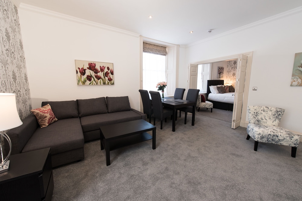 Royal Princes Suites 25/37