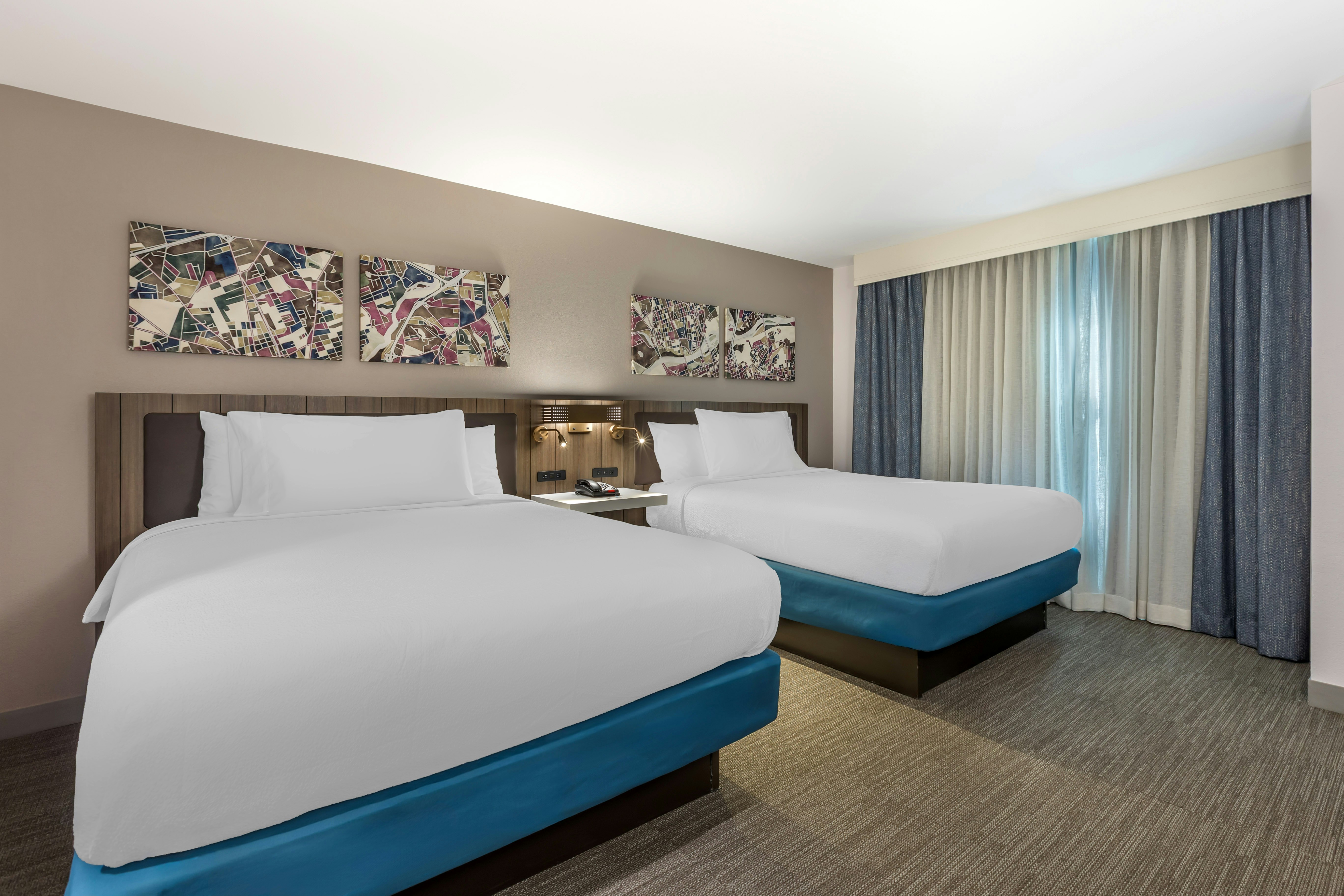 JUNIOR SUITE, 2 QUEEN BEDS, SOFA