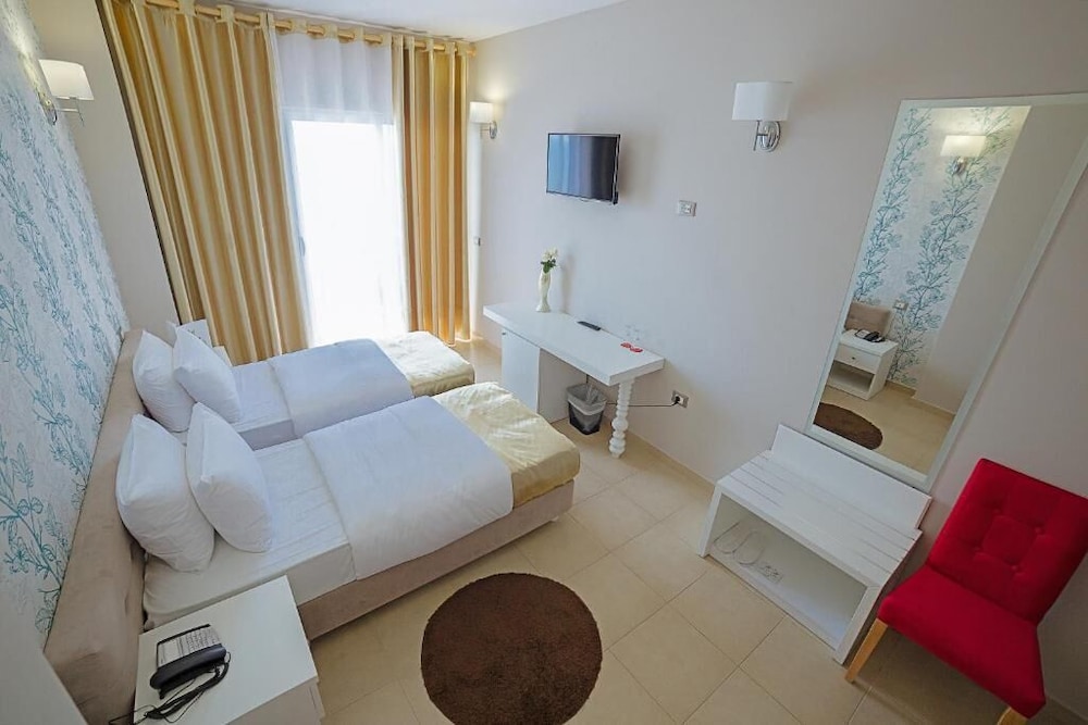 Sun Hotel 14/25