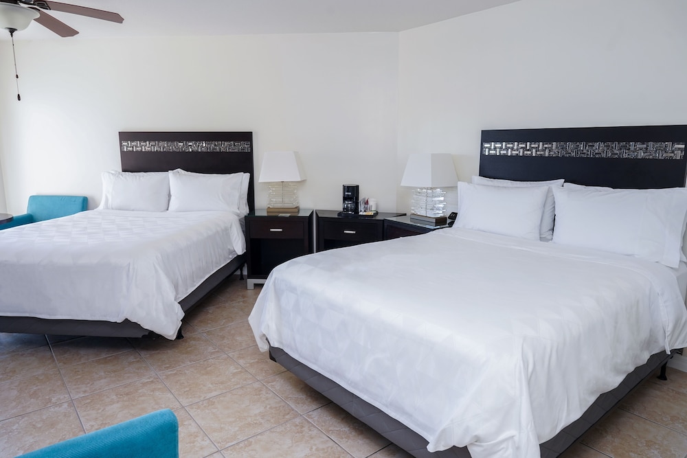 Holiday Inn Resort Grand Cayman, an IHG Hotel 23/78