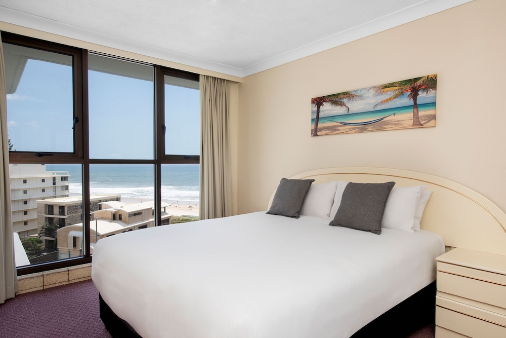 BreakFree Acapulco Surfers Paradise 21/63