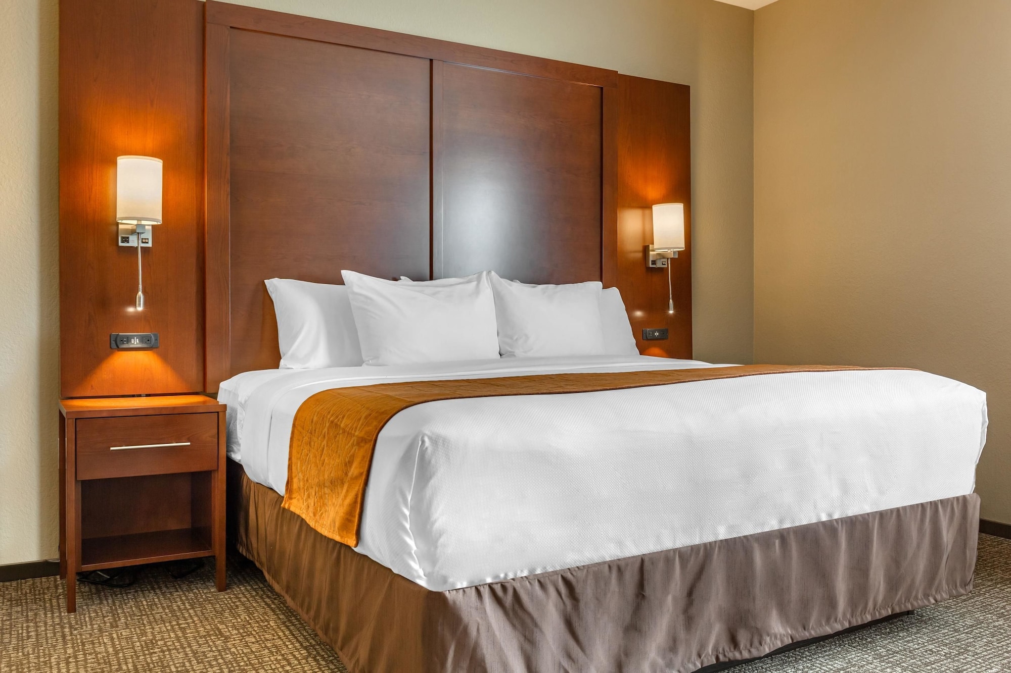 ROOM, KING BED, ACCESSIBLE