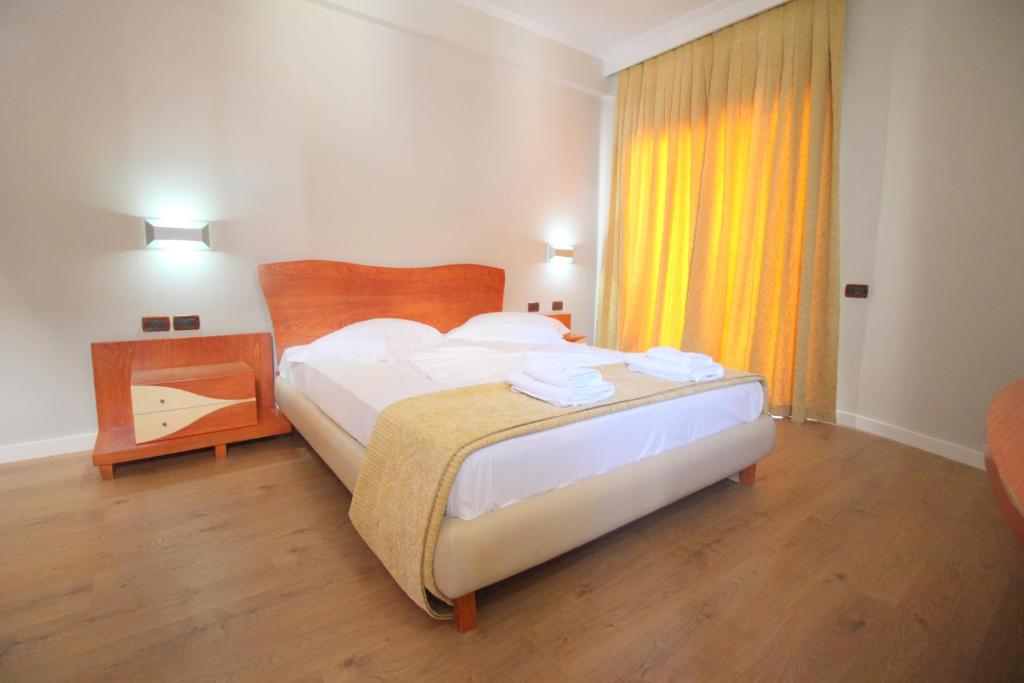 Saranda International Hotel 8/21