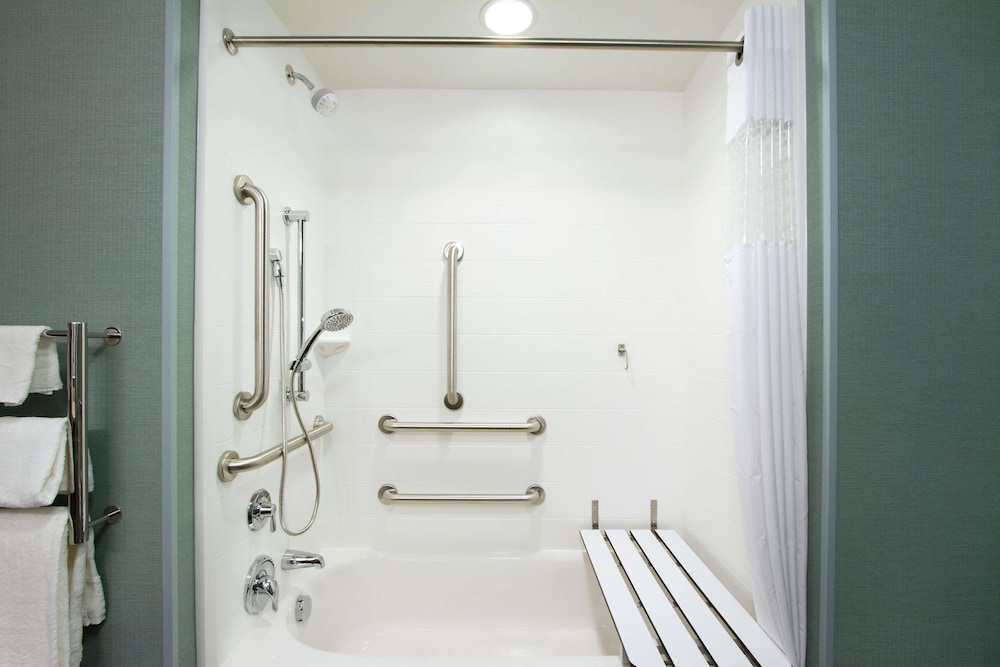 Hampton Inn And Suites York South 12/22