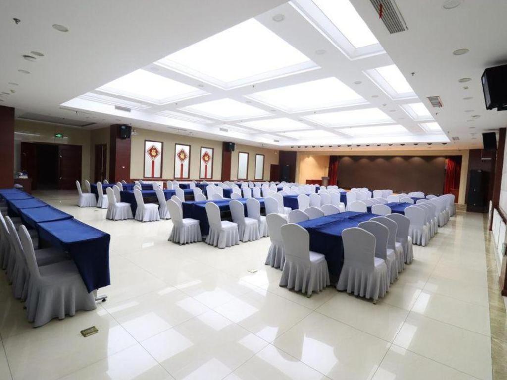 Hualian Hotel 37/50