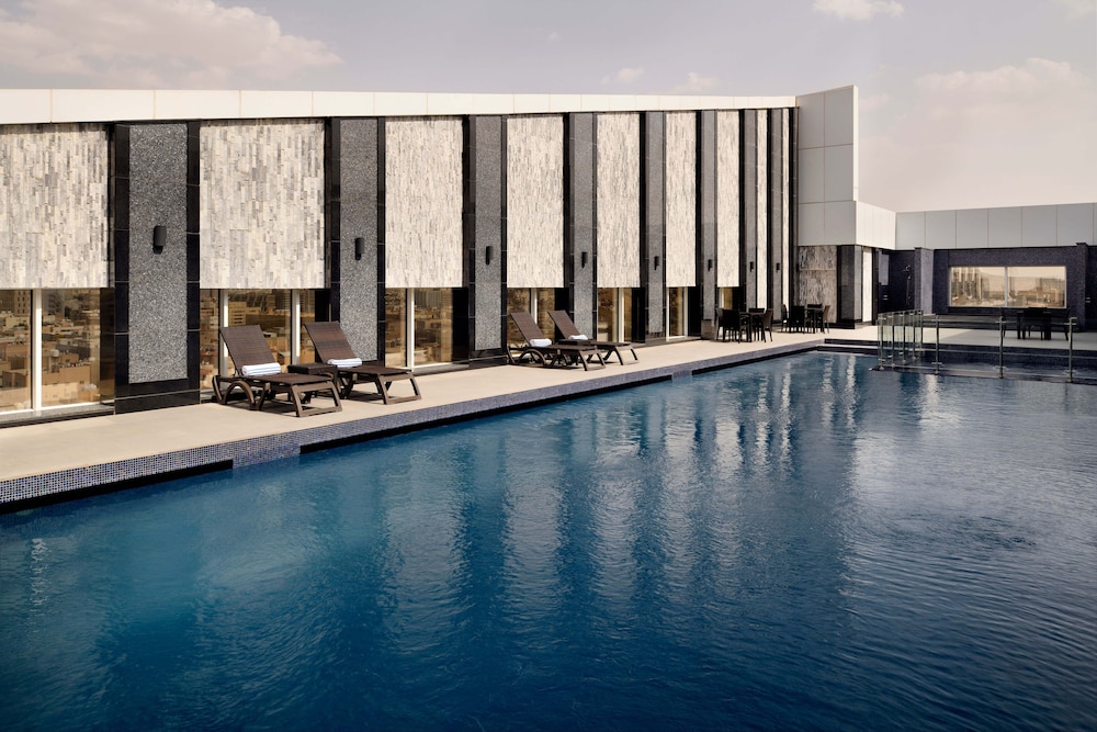 كراون بلازا الرياض منهال(Radisson Blu Hotel and Convention Center, Riyadh Minhal) 32/67