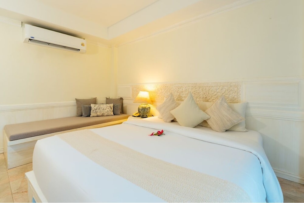 Grand, Deluxe, Double Bed