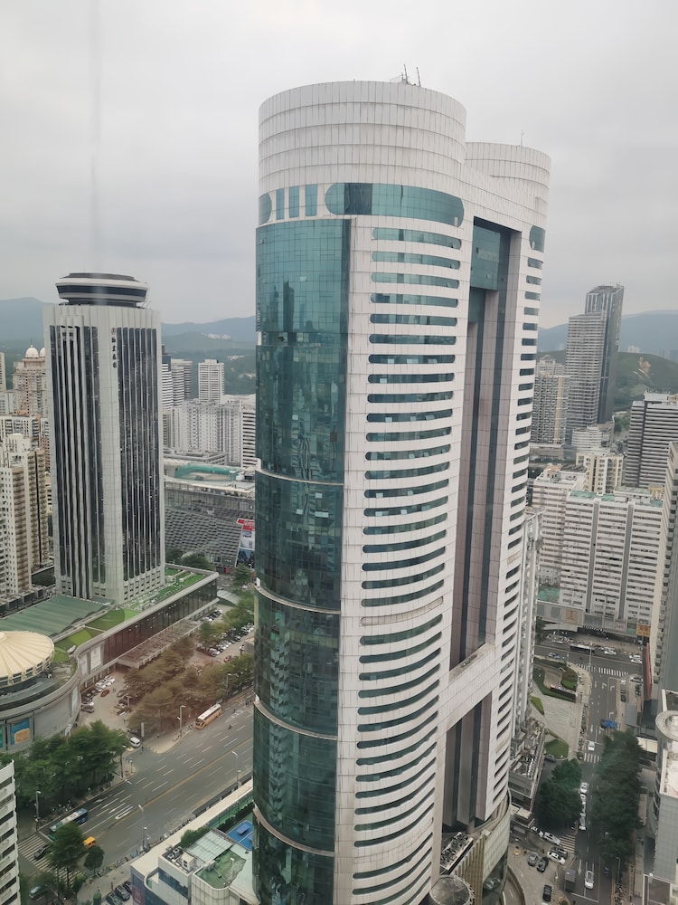 Yutai Hotel Apartment (Dongmen Pedestrian Street Luohu Port Branch) 1/15