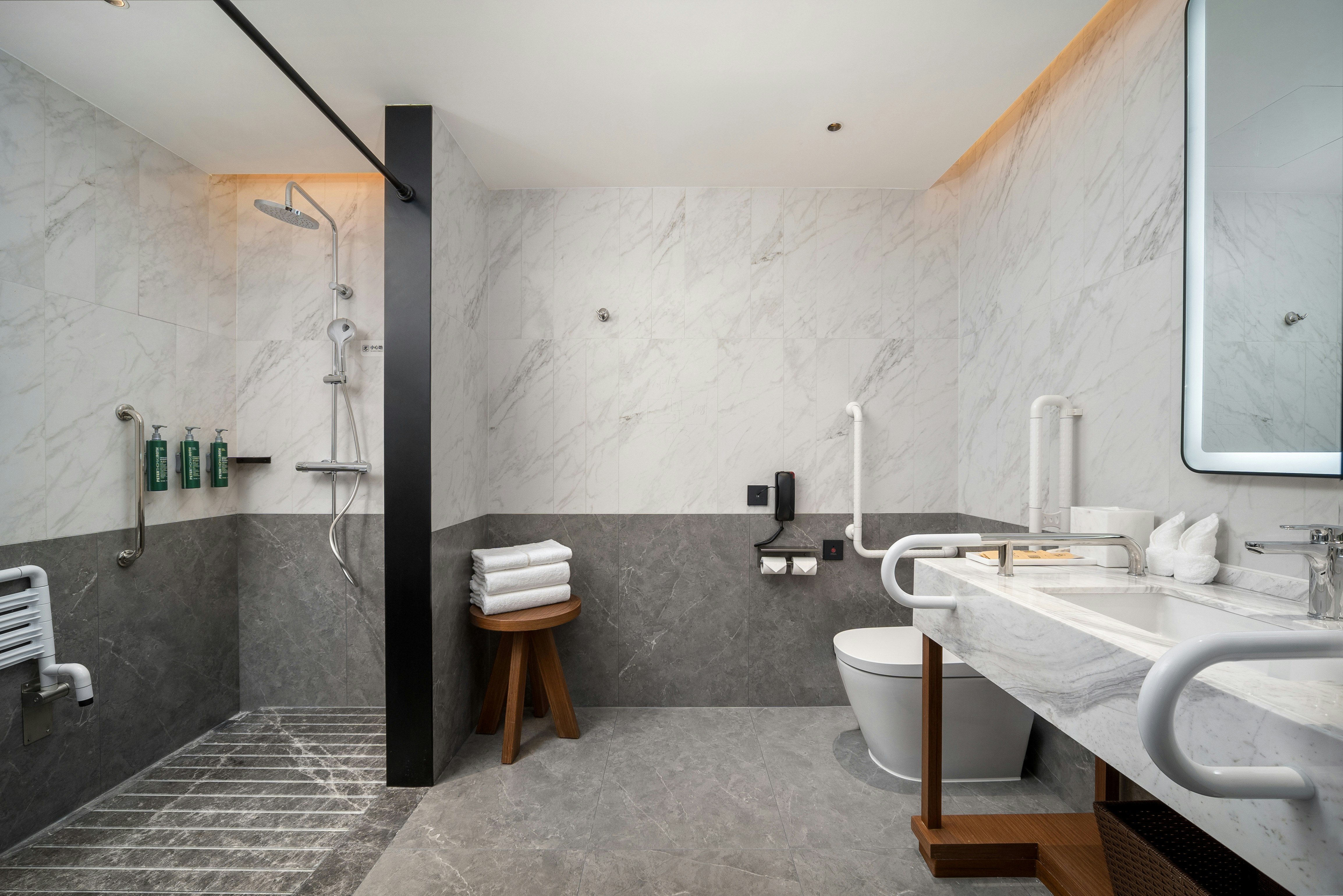 ROOM, KING BED, ACCESSIBLE