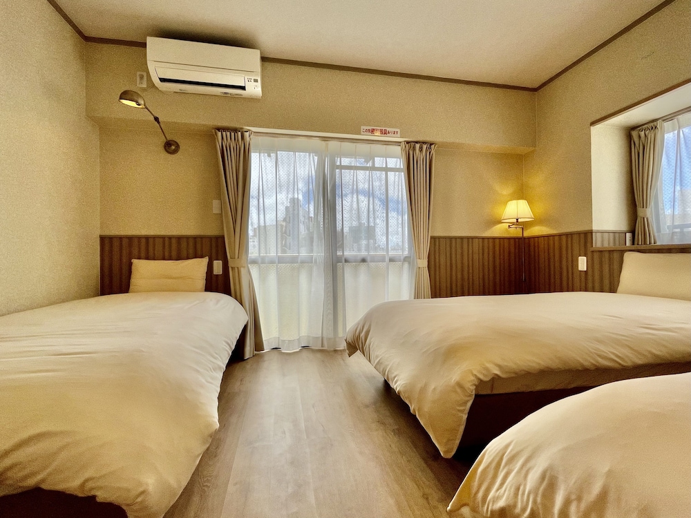 Hotel Tenshi Kan Kumoji 17/57