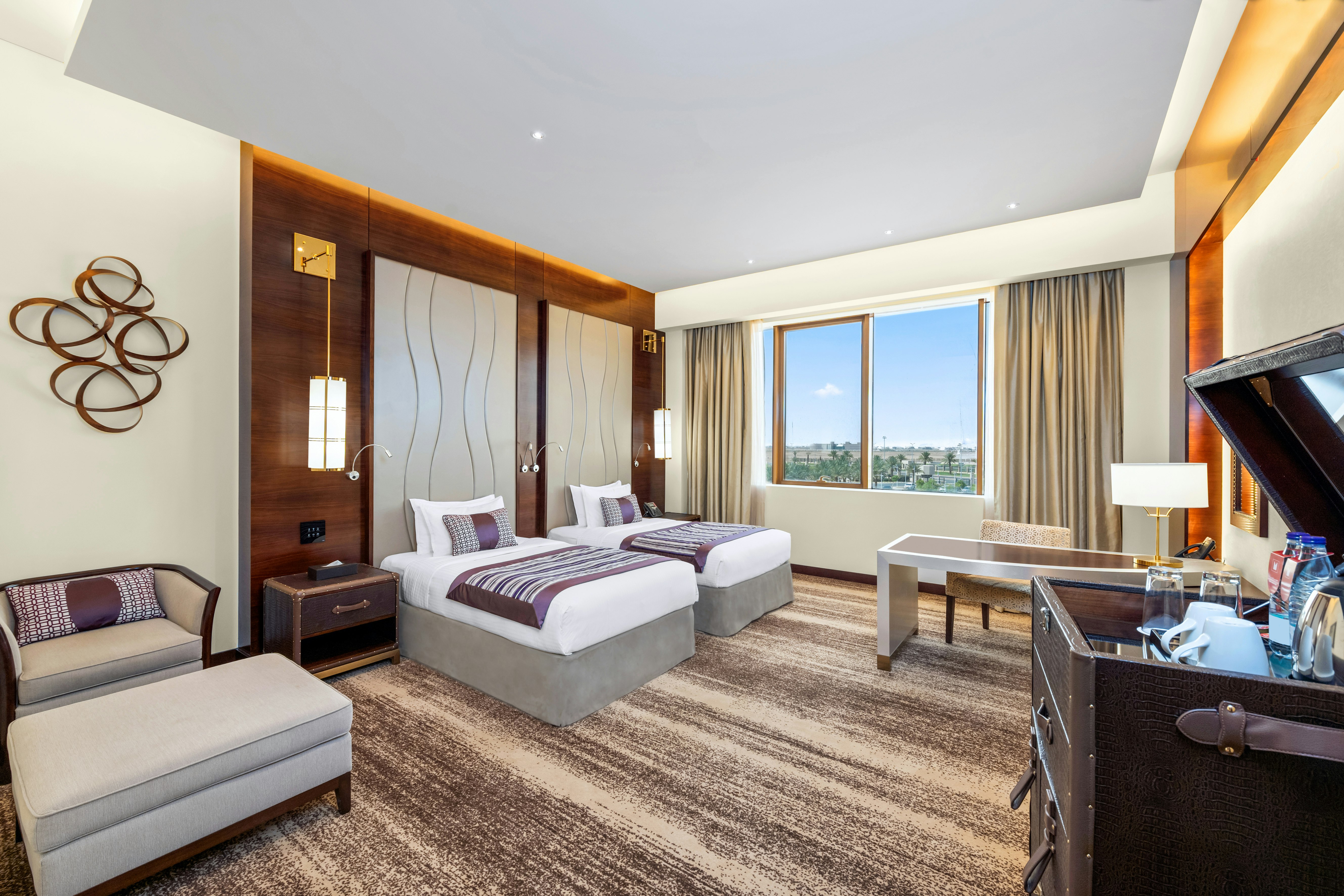 DELUXE, TWIN BEDS
