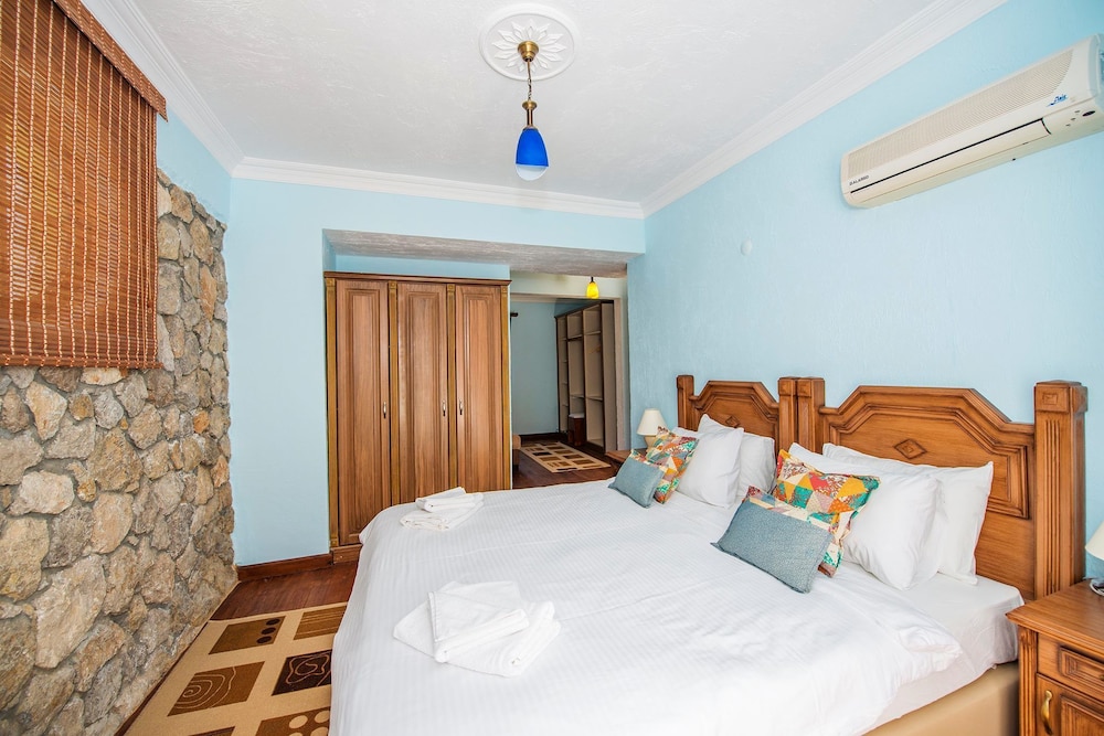 2 BEDROOMS, COTTAGE