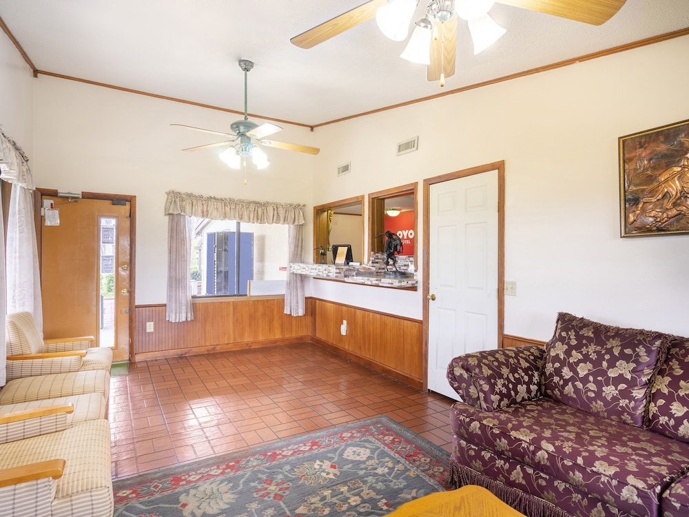 Lobby at OYO Hotel Daleville AL Hwy 84, DALEVILLE - AL