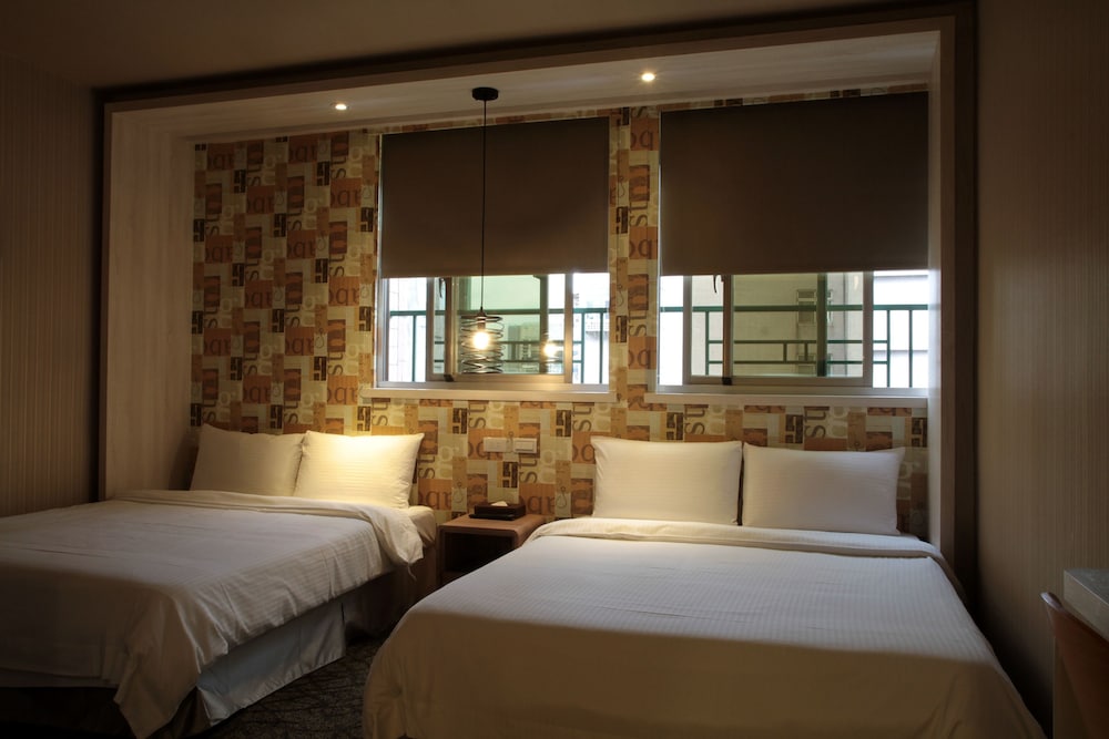 East Dragon Hotel 21/74
