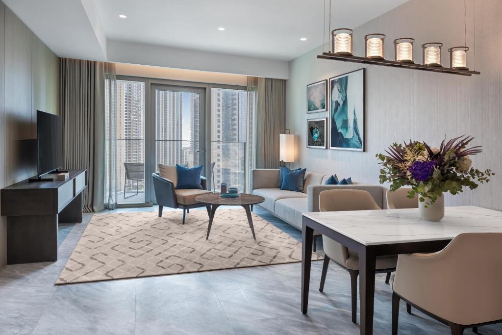 Premium 3B with Skyline View in Address Harbor Point 18/41