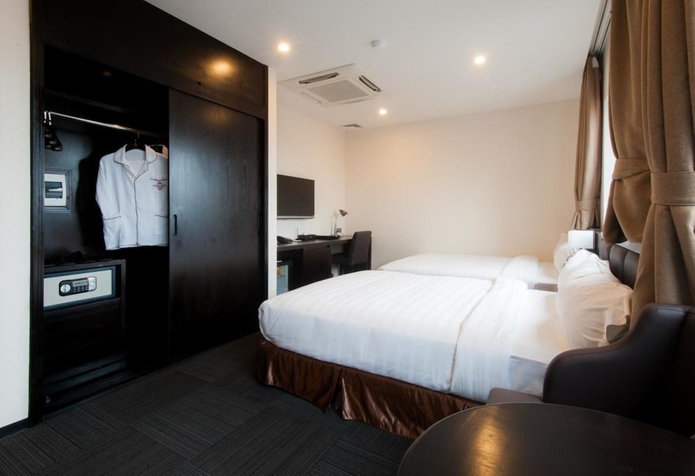 Sakura Hotel 6/40