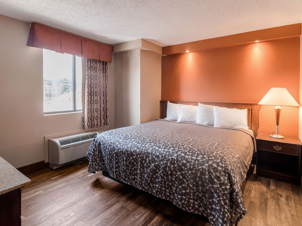 Mountain Vista Inn and Suites 15/57