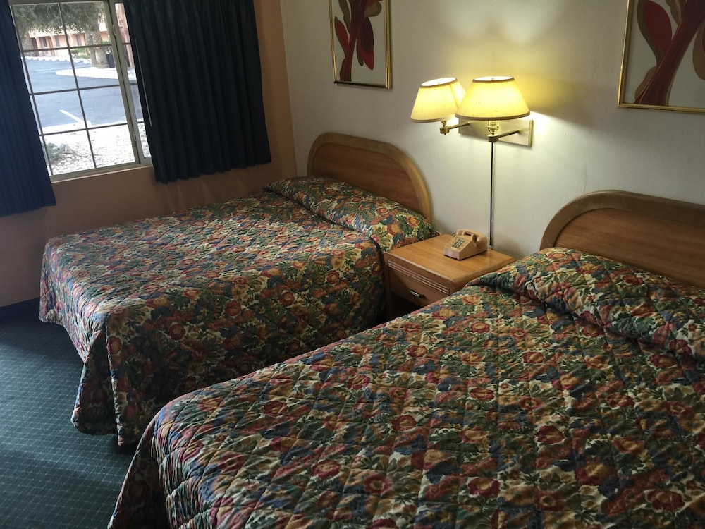 ECONOMY INN BARSTOW 8/57