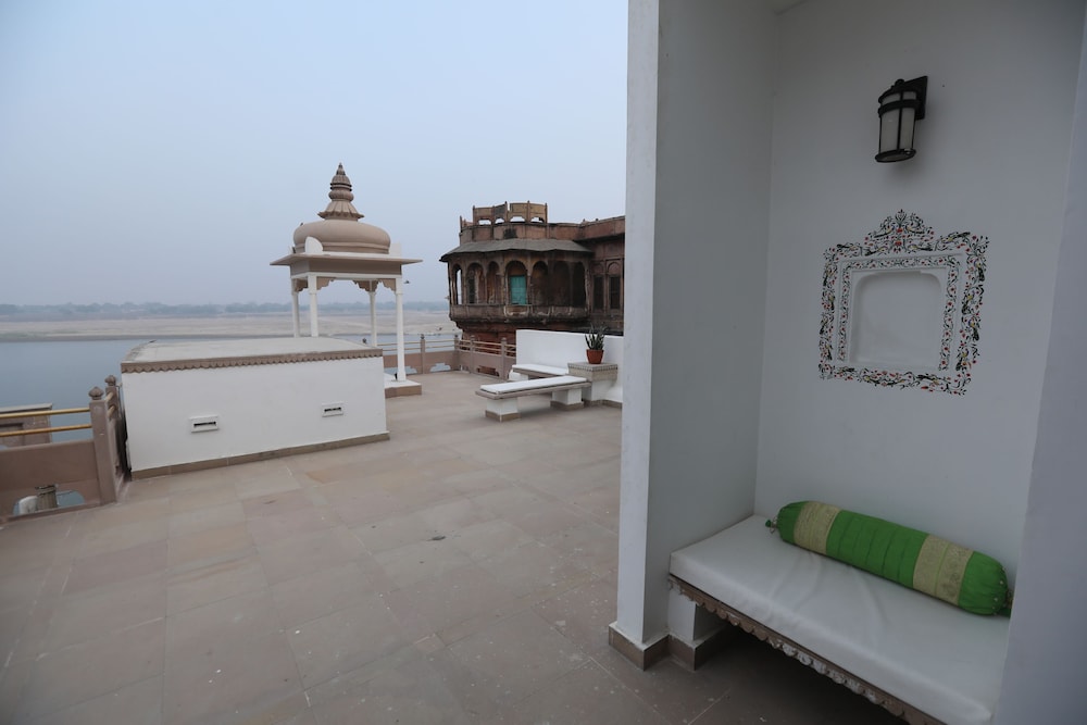 Guleria Kothi 27/50