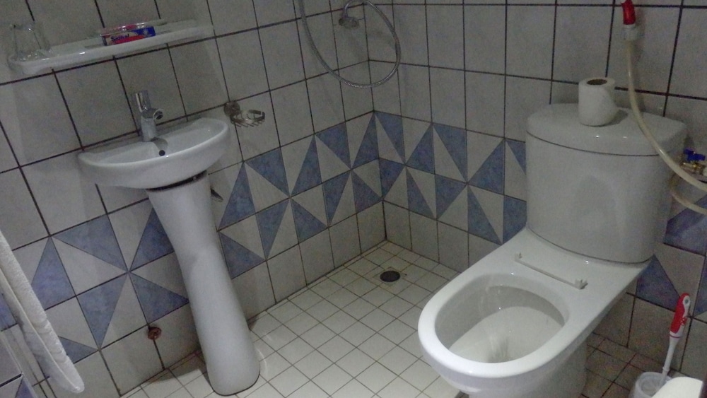 Afrique Hotel Douala Airport 26/28