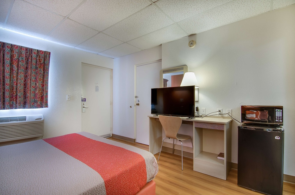 Motel6 Salina, KS 35/60