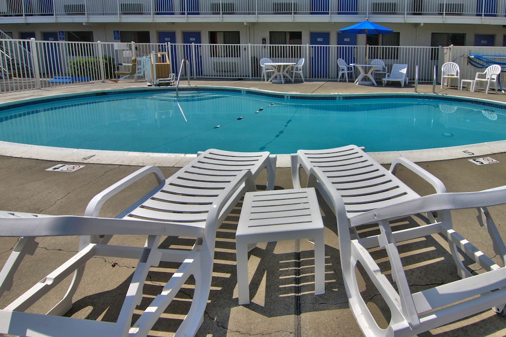 Motel6 West Sacramento, CA 53/60